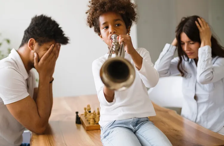 check the noise levels before making an airbnb reservation for working