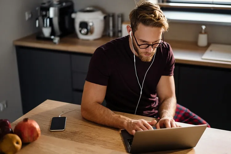 man checking for virtual therapies available