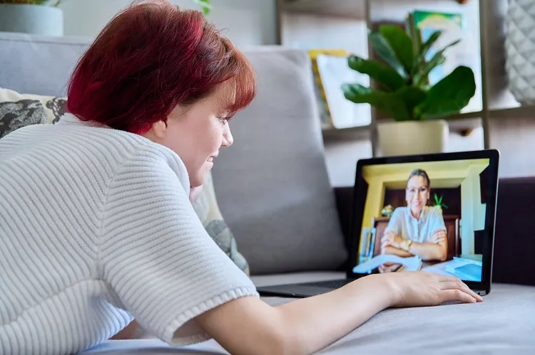 Online therapy through one of the mental health apps for remote workers