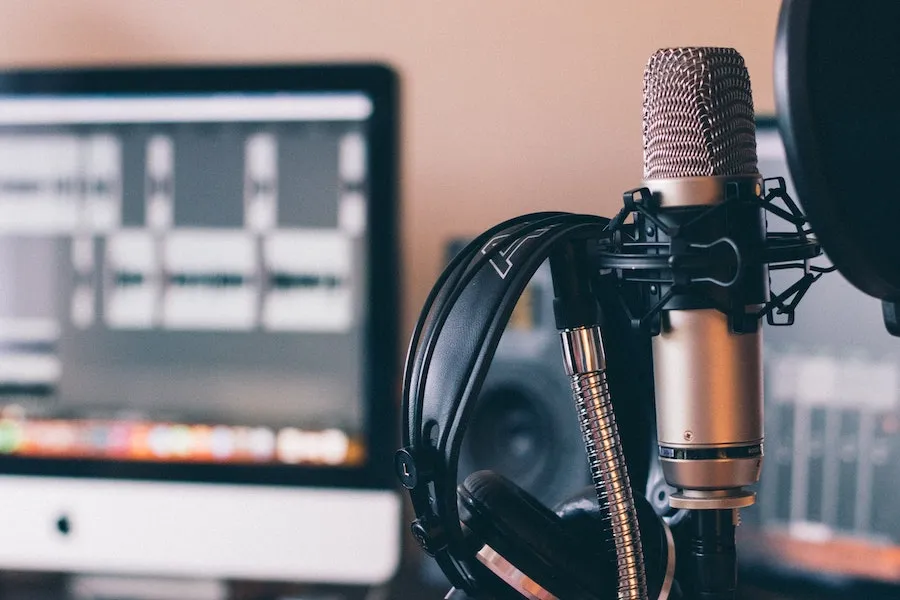 Outsource voiceover work on fiverr