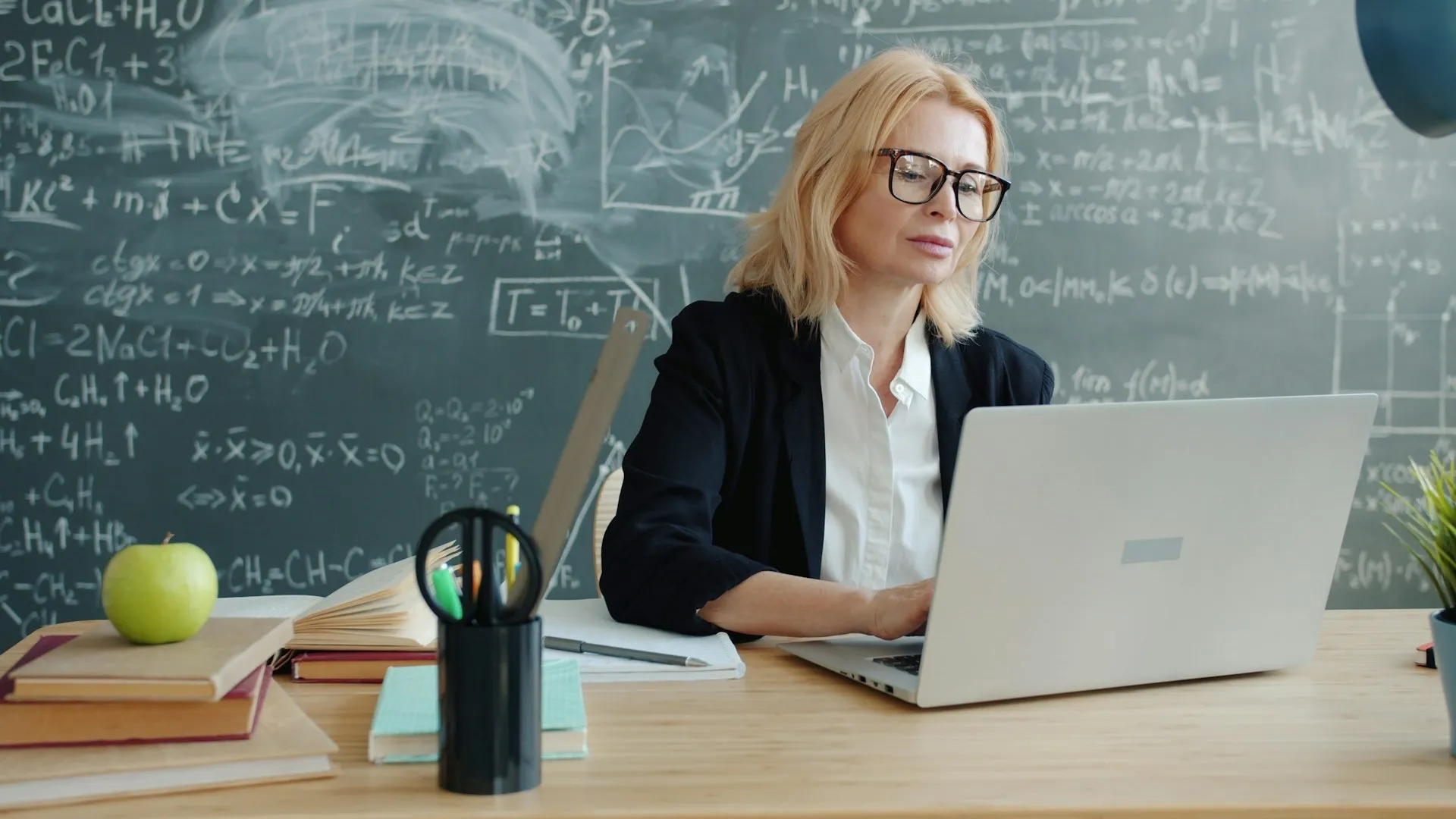 Remote Jobs With a Teaching Degree: Which Ones Pay More Than Teaching