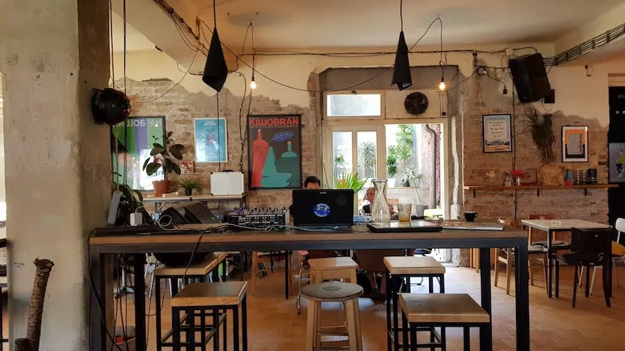 Working in coffee shops stress free home office