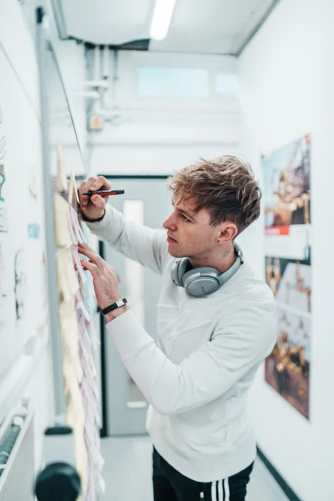 perfect-headphones-for-your-home-office
